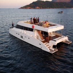 Catamarã até 60 pessoas 1