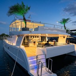 Catamarã até 65 pessoas 1