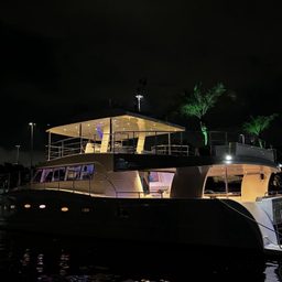 Catamarã até 65 pessoas 6