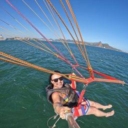 Passeio de Lancha Compartilhado com Voo de Parasail 5