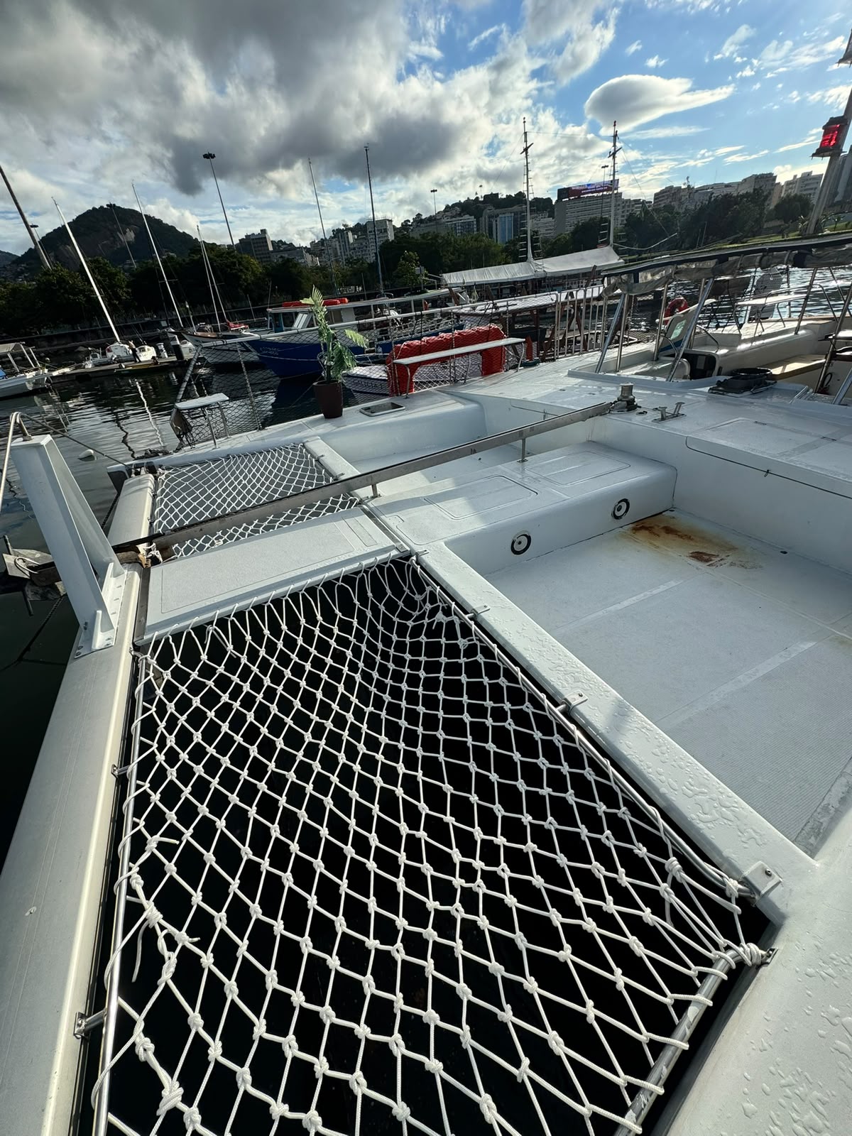 Catamarã até 50 pessoas 8