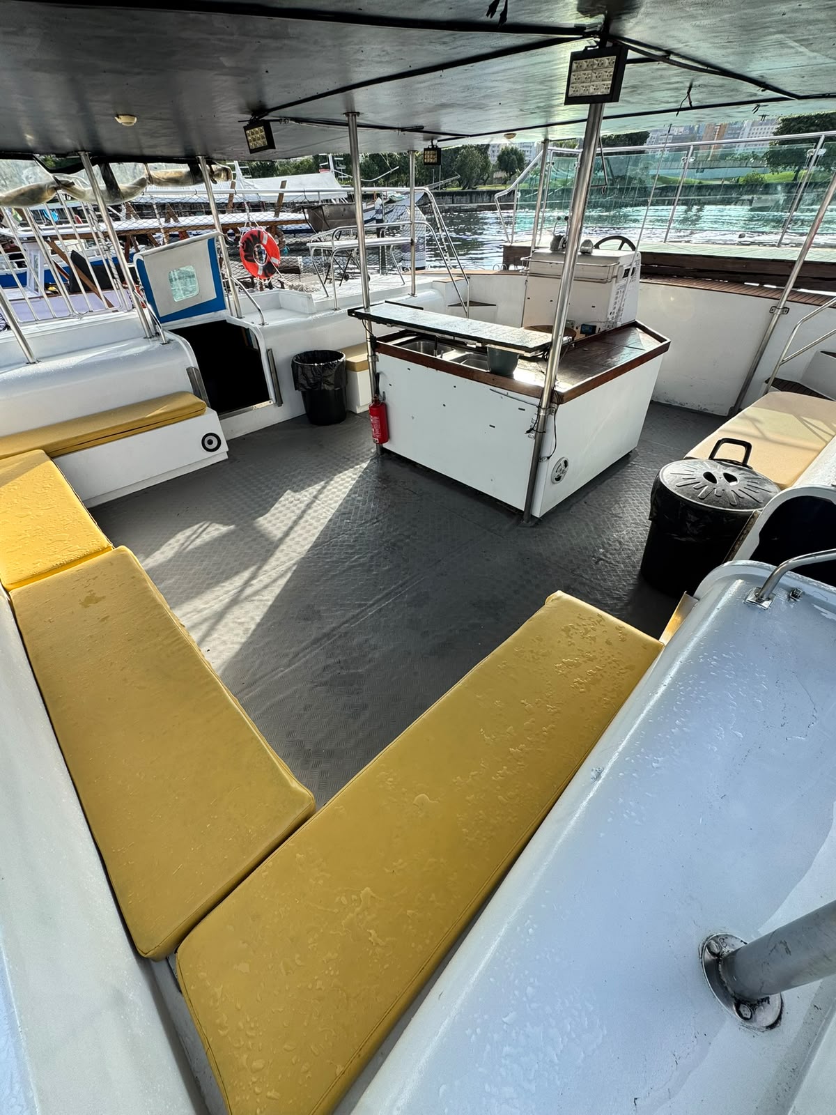 Catamarã até 50 pessoas 5