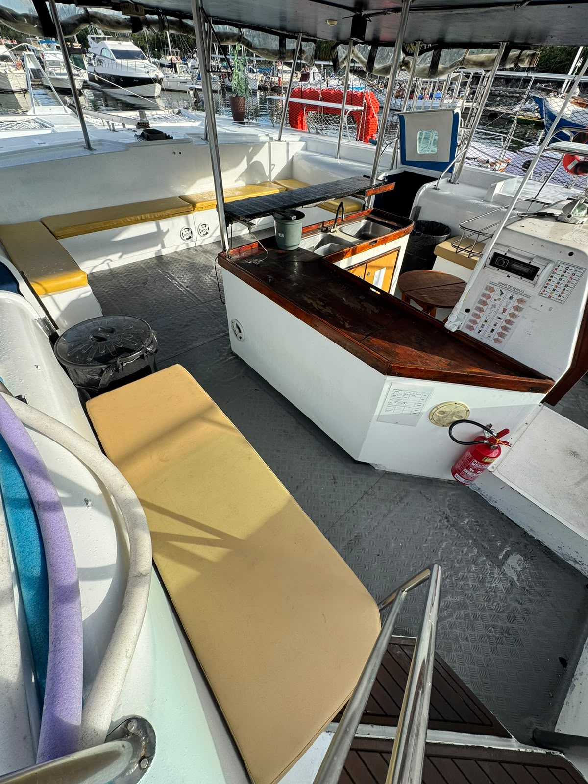 Catamarã até 50 pessoas 6